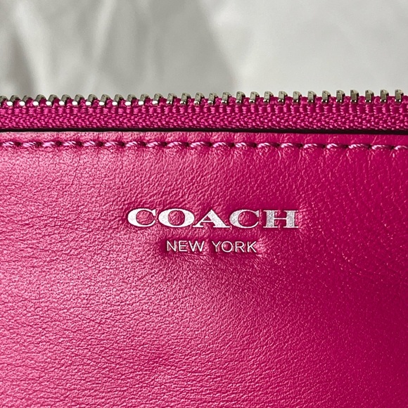 BNWT COACH Legacy Motif Flat Wristlet - Picture 8 of 13